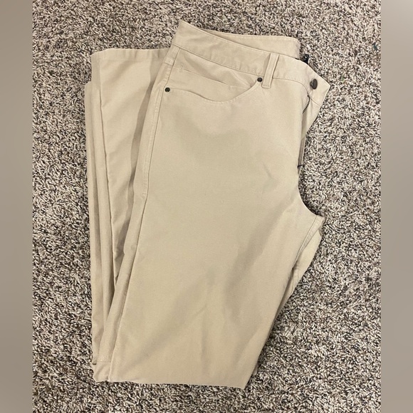 33" x 32" TAN LULULEMON MEN'S PANTS. GREAT CONDITION. NO STAINS FOR HOLES. - Picture 1 of 8